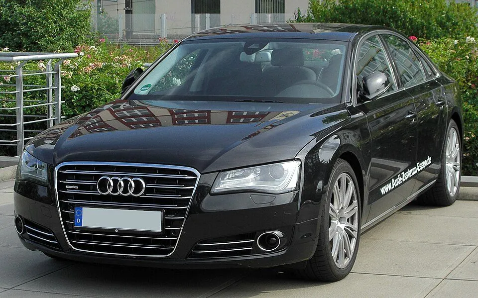 Audi A8 (D4)