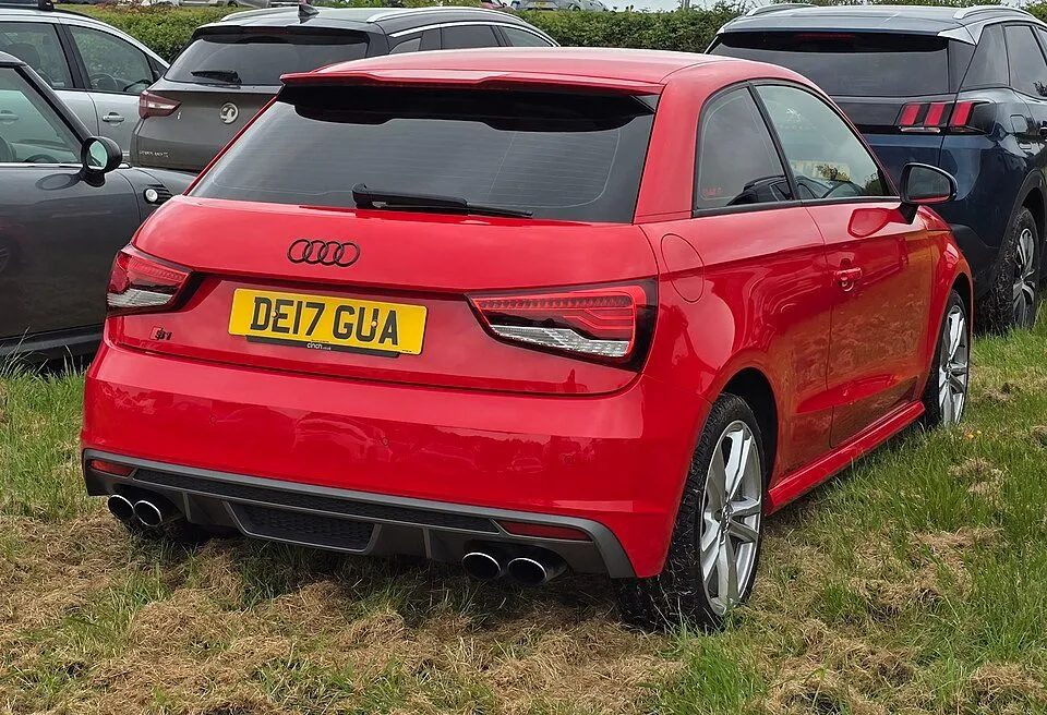 Audi S1 (8X)
