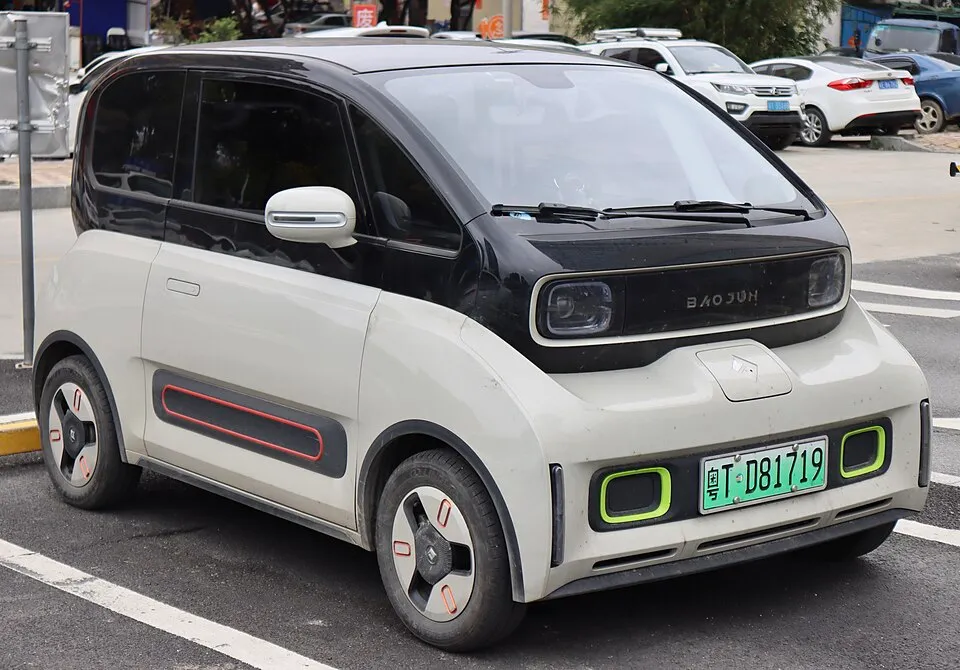 Baojun E300