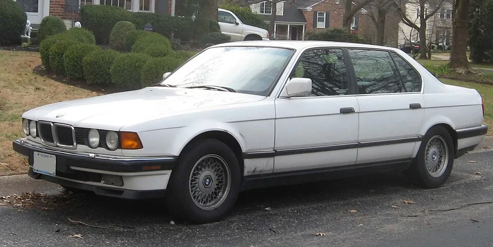 BMW 7 Series (E32)