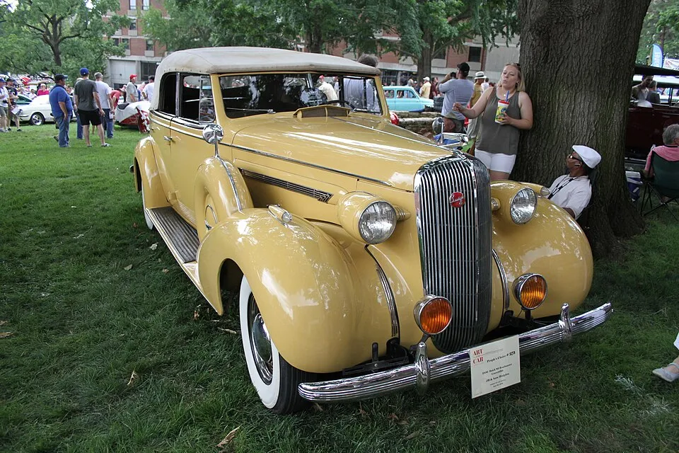 Buick Roadmaster (2nd gen)