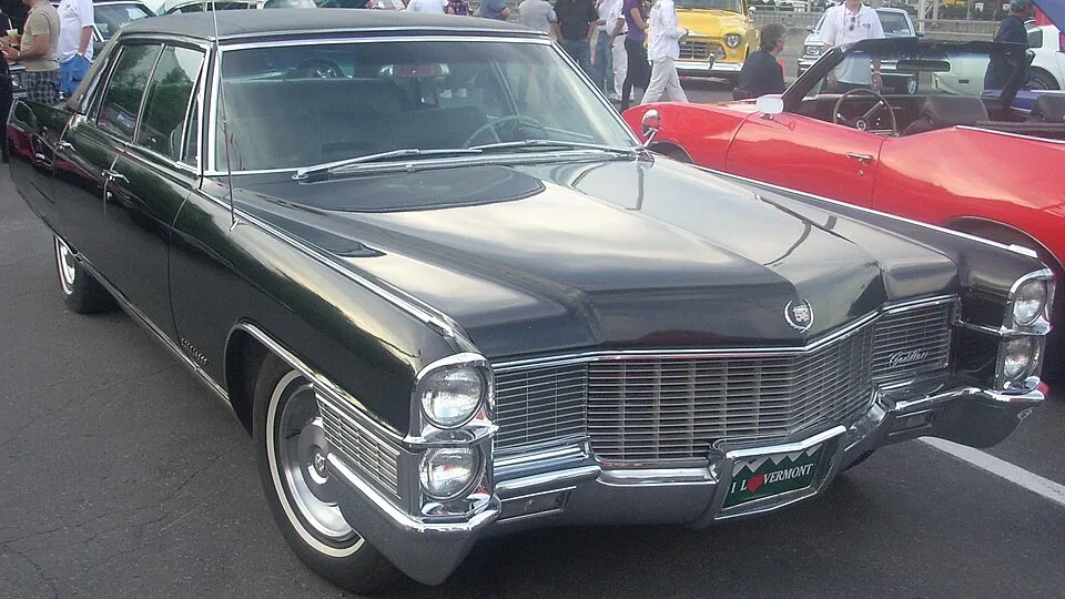 Cadillac Sixty Special (9th gen)