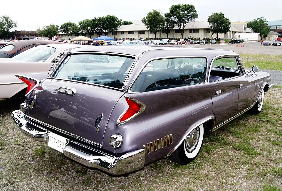 Chrysler Town and Country (pre-1990) (4th gen)