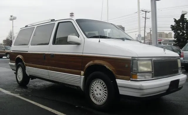 Chrysler Town & Country (1st gen)