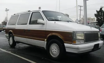 Chrysler Town & Country (1st gen)
