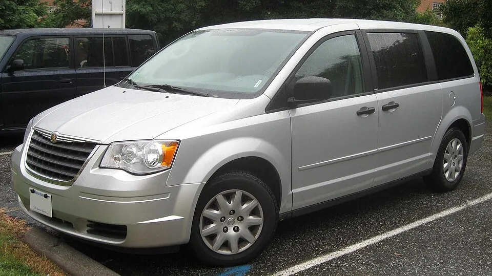 Chrysler Town & Country (4th gen)