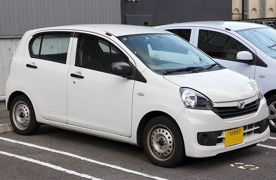 Daihatsu Mira e:S (LA300)
