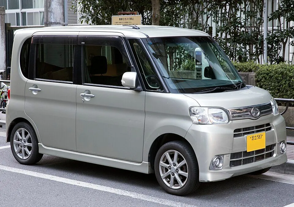 Daihatsu Tanto (LA600)