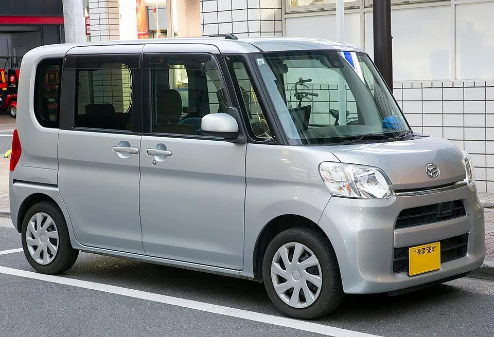 Daihatsu Tanto (LA650)