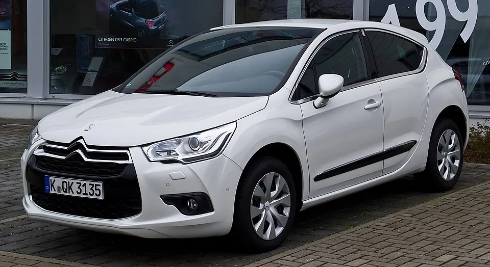 DS 4