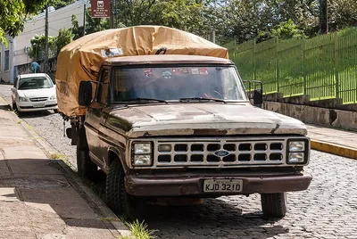 Ford F-1000