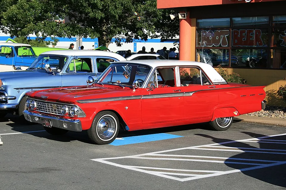 Ford Fairlane (4th gen)