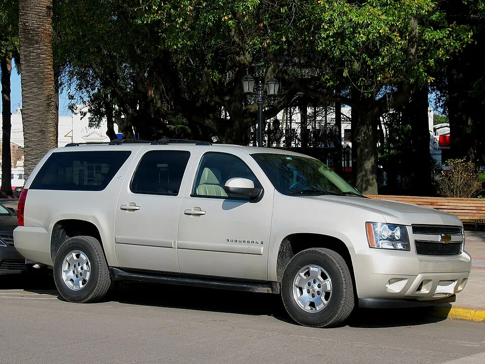 GMC Suburban (10th gen)