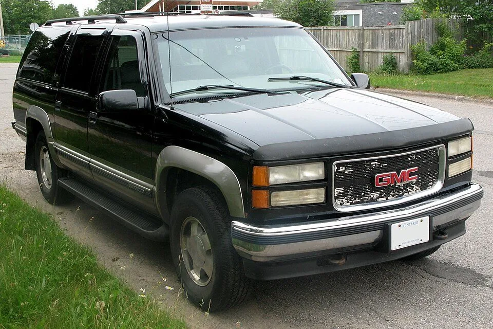GMC Suburban (11th gen)