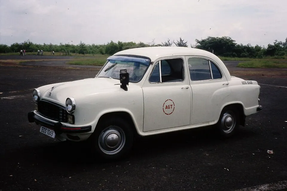 Hindustan Ambassador (4th gen)
