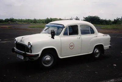 Hindustan Ambassador (4th gen)