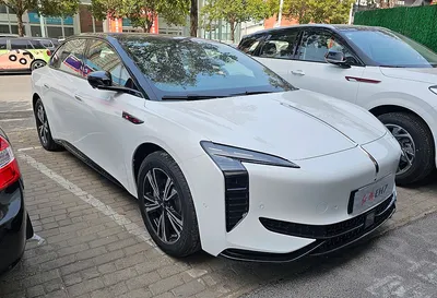 Hongqi EH7