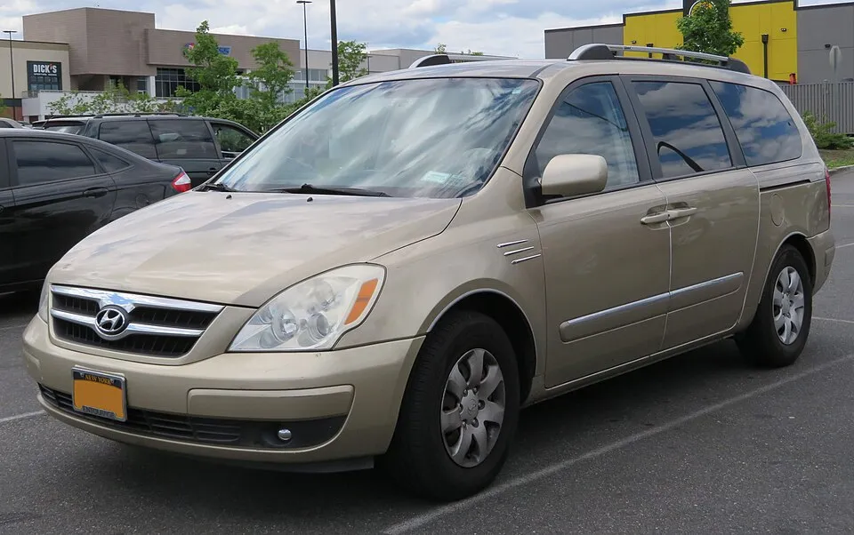 Hyundai Entourage (VQ)