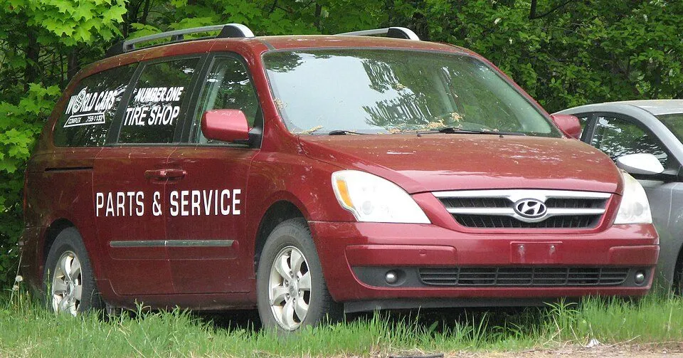 Hyundai Entourage (KA4)