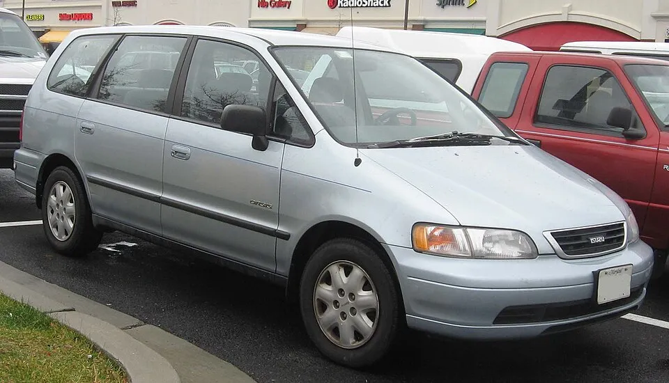 Isuzu Oasis (RL3/4)