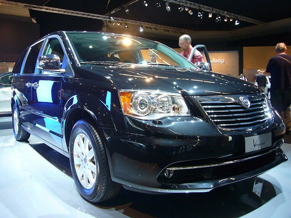 Lancia Voyager (5th gen)