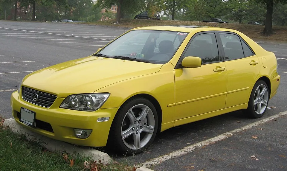 Lexus IS (XE10)