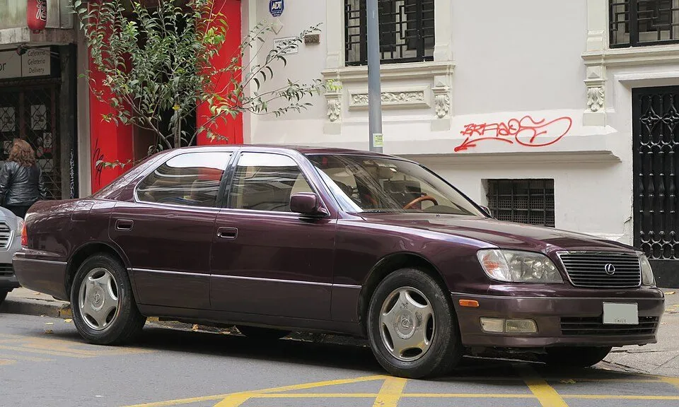Lexus LS 400 (XF30)