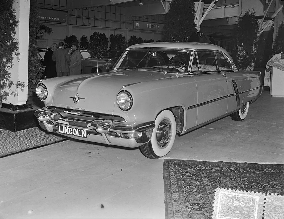 Lincoln Capri (1st gen)