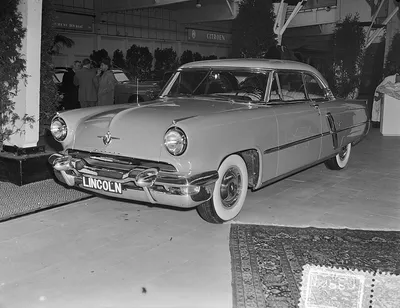 Lincoln Capri (1st gen)