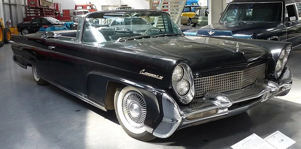 Lincoln Continental (3rd gen)