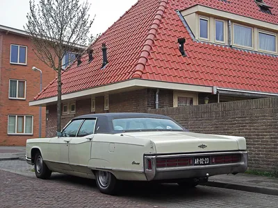 Lincoln Continental (5th gen)