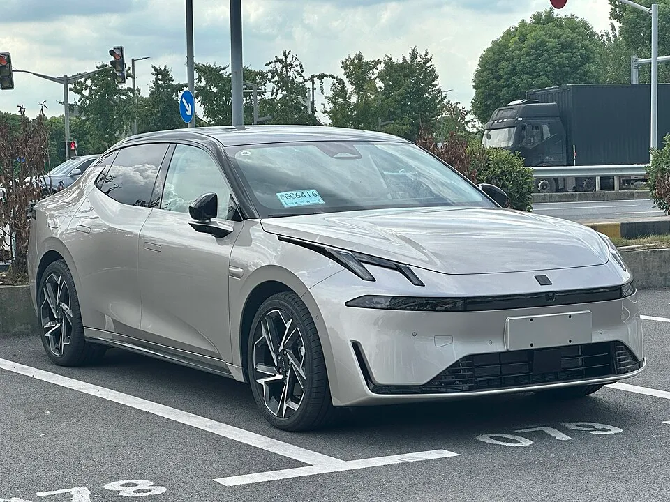 Lynk & Co 07