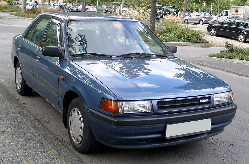 Mazda 323 (BG)