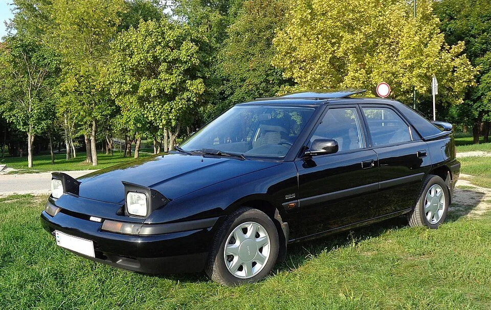 Mazda 323F (BG)