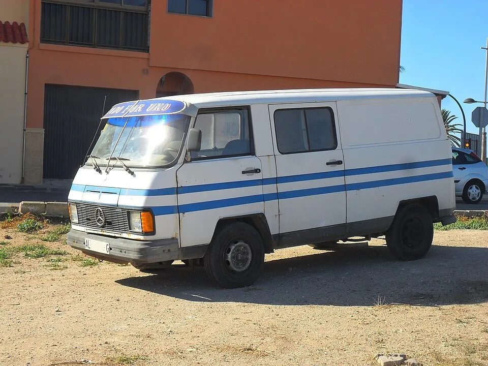 Mercedes-Benz MB100 (1st gen)