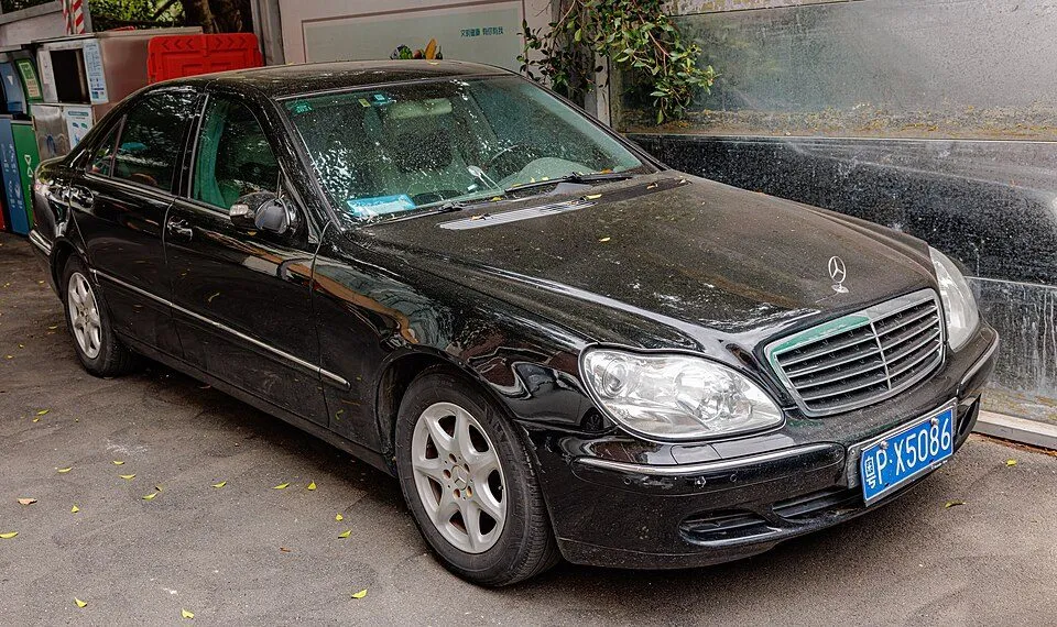 Mercedes-Benz S-Class (W220)