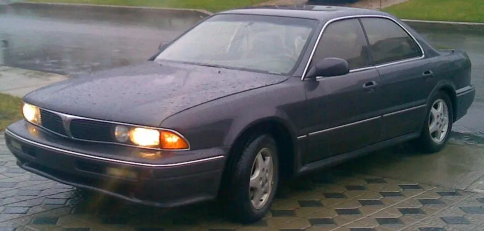 Mitsubishi Diamante (1st gen)