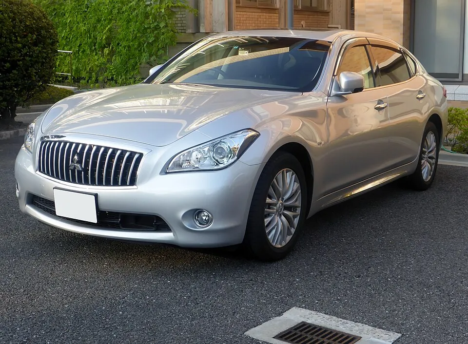 Mitsubishi Dignity (BHGY51)