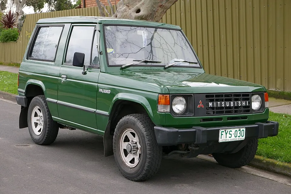 Mitsubishi Pajero (L040, L140)