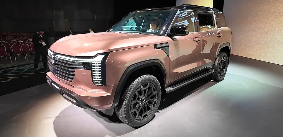 Mitsubishi Pajero (5th gen)