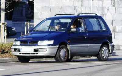 Mitsubishi Space Runner (N10/N20)