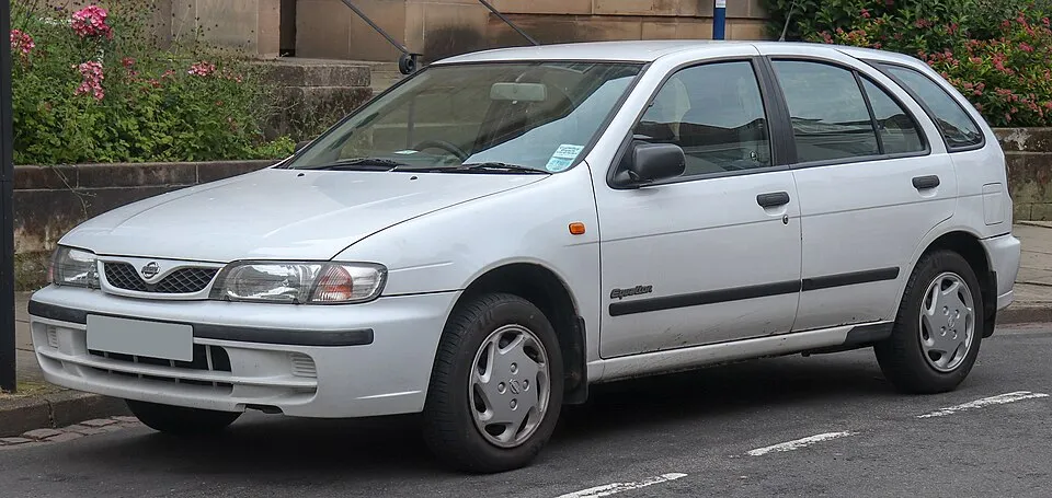 Nissan Almera (N15)