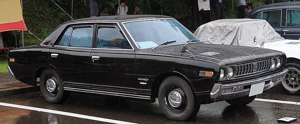 Nissan Cedric (230)