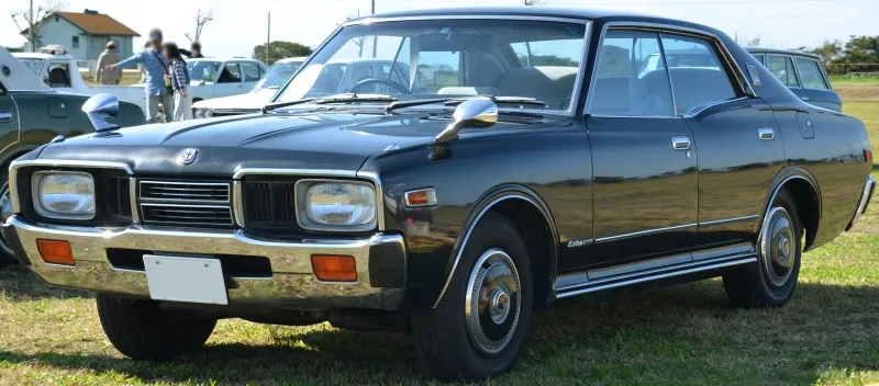 Nissan Cedric (330)