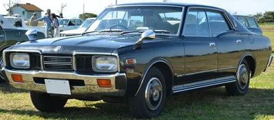 Nissan Cedric (330)