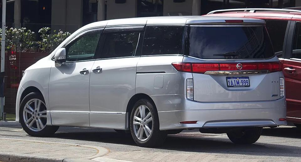 Nissan Elgrand (E52)
