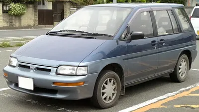 Nissan Prairie (M11)