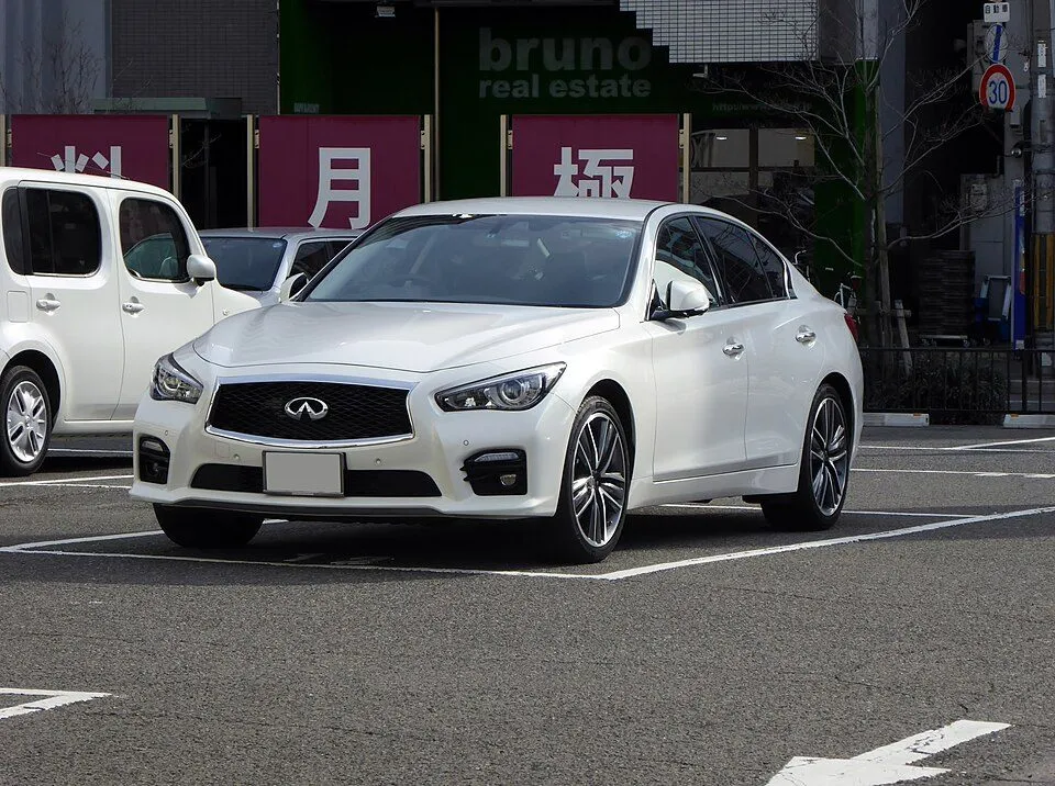 Nissan Skyline (V37)