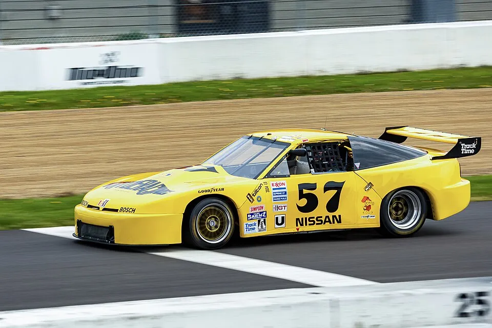 Nissan U-R