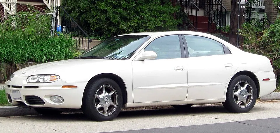 Oldsmobile Aurora (2nd gen)